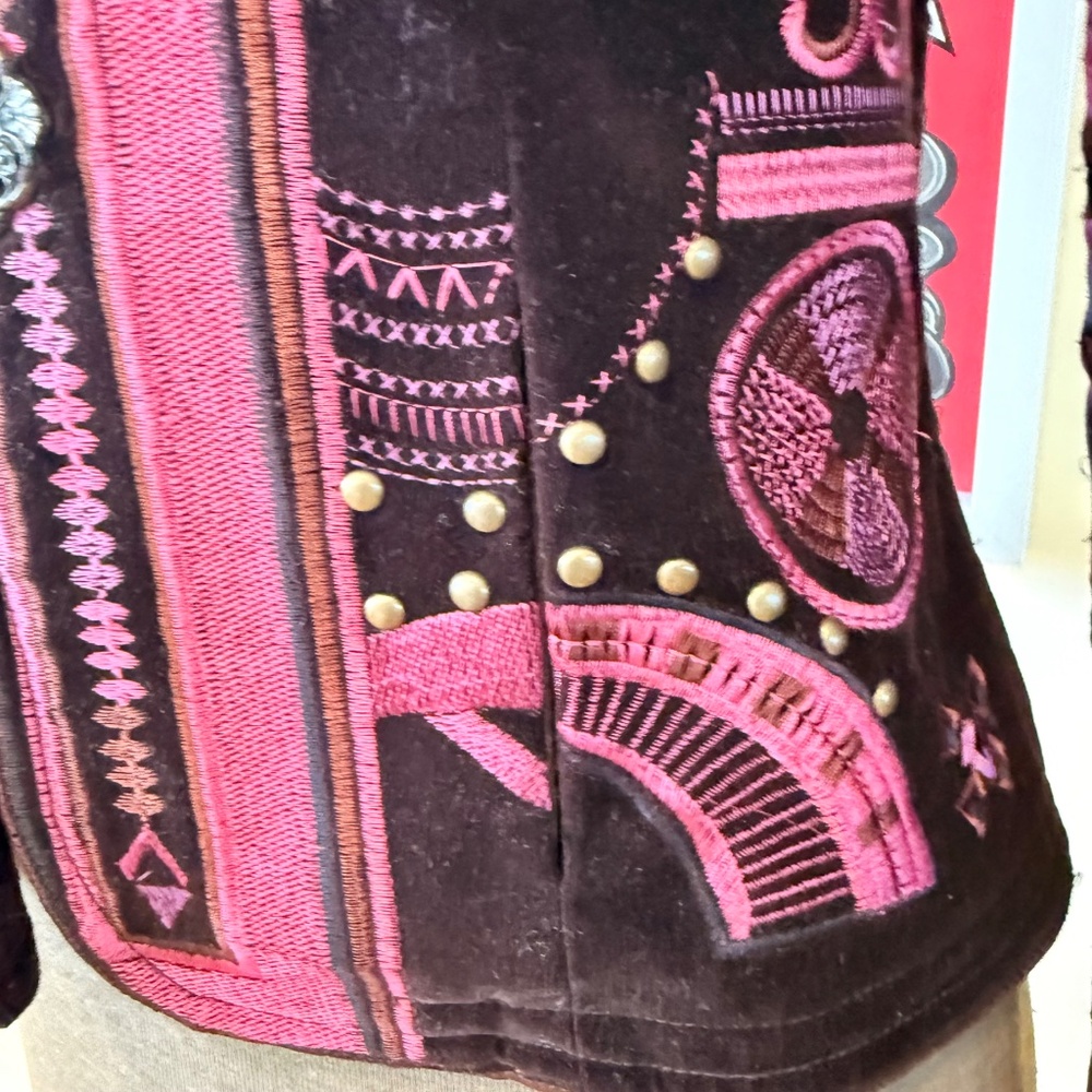 Peter Nygard Purple and Pink Embroidered Velvet Blazer - Picture 9 of 13